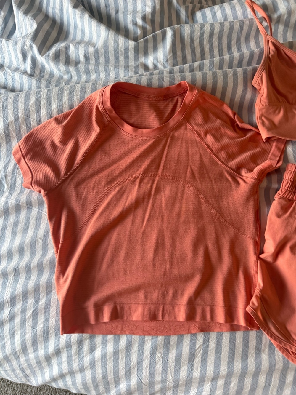 Lululemon hotty hot short set (3 pcs) sweetheart bra and swiftly tech crop tee - Picture 2 of 7